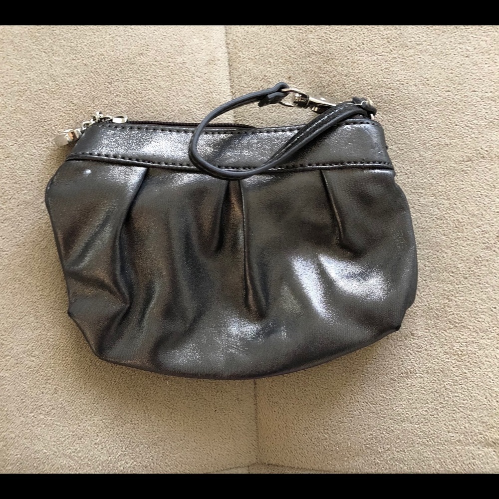 𝅺KATHY wristlet. New